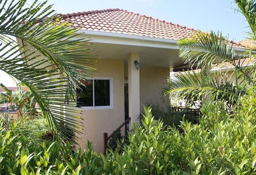 בית מלון כפרי Ao Thai Resort