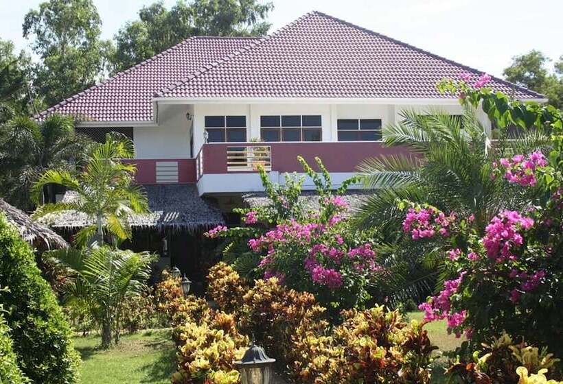 בית מלון כפרי Ao Thai Resort