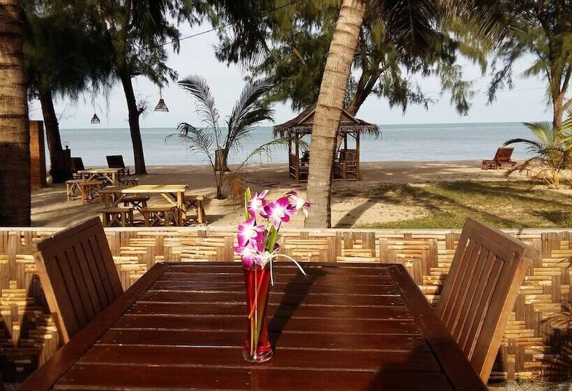 בית מלון כפרי Ao Thai Resort