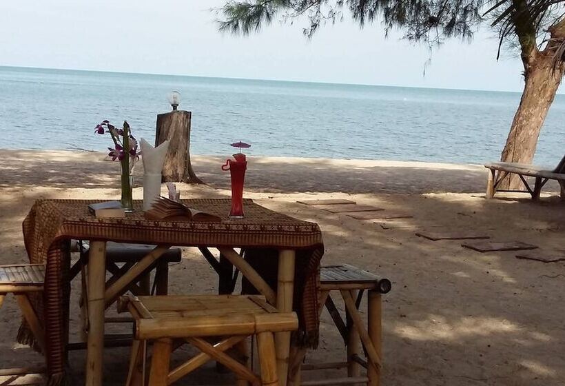 בית מלון כפרי Ao Thai Resort