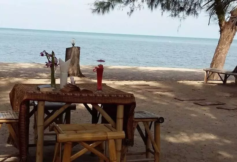 Hotelli Ao Thai Resort