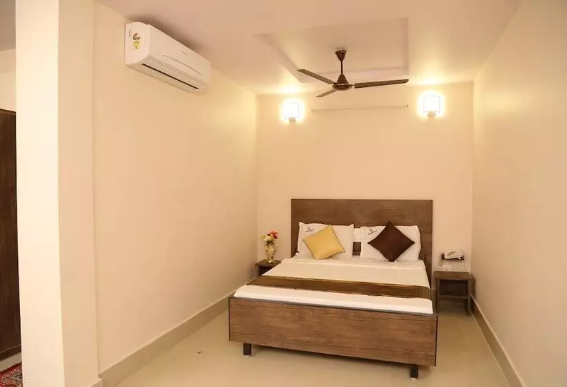 Hotelli Bhavani Grand