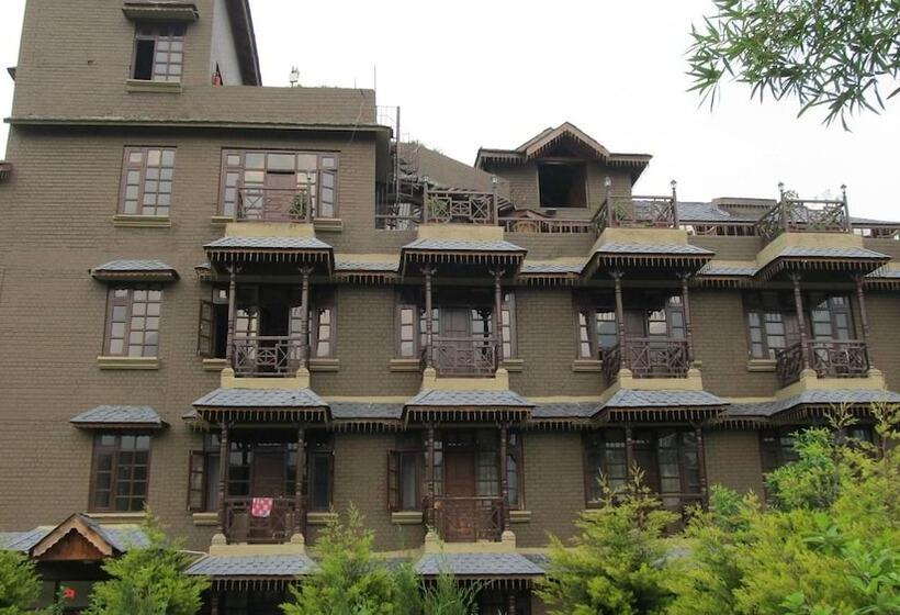 בית מלון כפרי Blossoms Village Resort