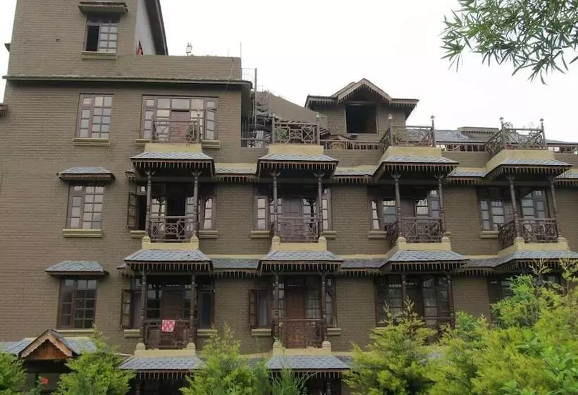 هتل Blossoms Village Resort