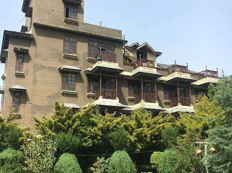 هتل Blossoms Village Resort