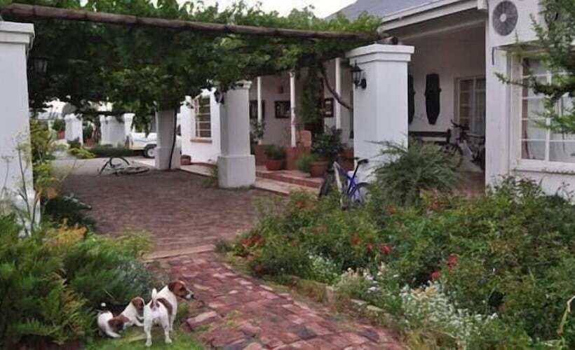 בית מלון כפרי Karoo Gariep Tented Camp