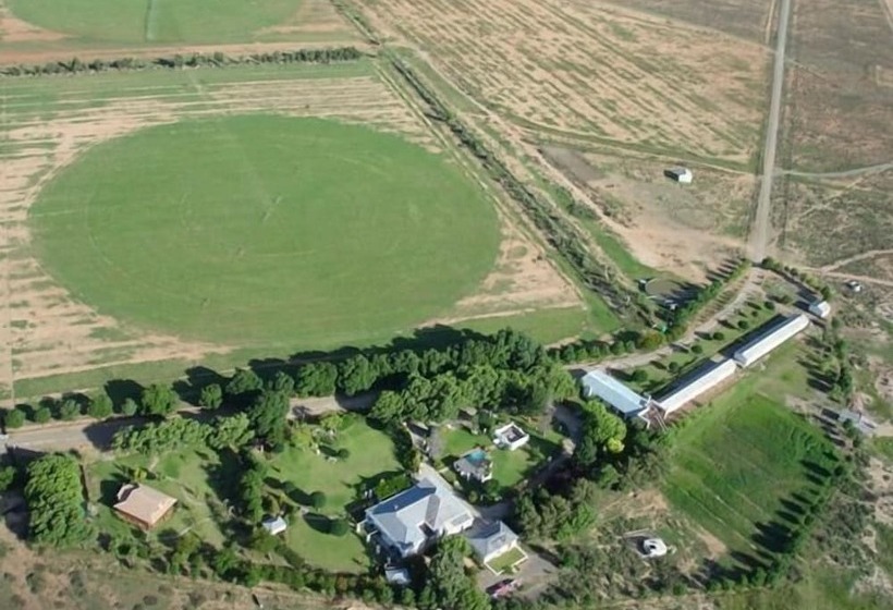 בית מלון כפרי Karoo Gariep Tented Camp