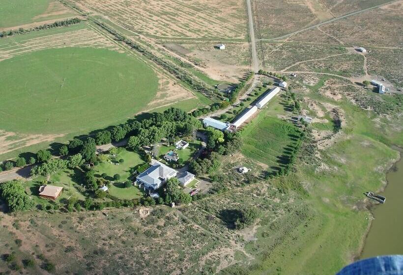 בית מלון כפרי Karoo Gariep Tented Camp