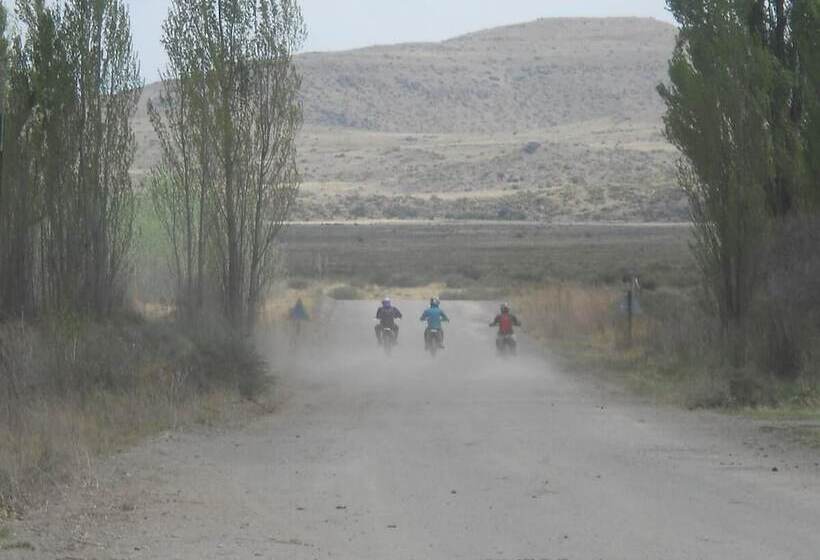 בית מלון כפרי Karoo Gariep Tented Camp