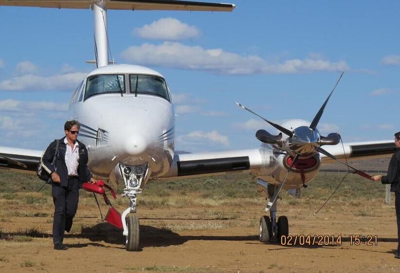 בית מלון כפרי Karoo Gariep Tented Camp