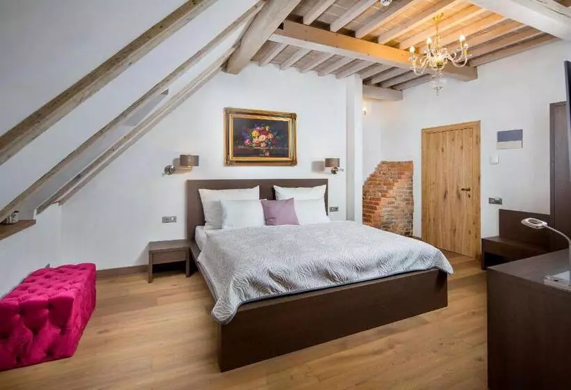 Hotelli Kaštieľ Kubínyi