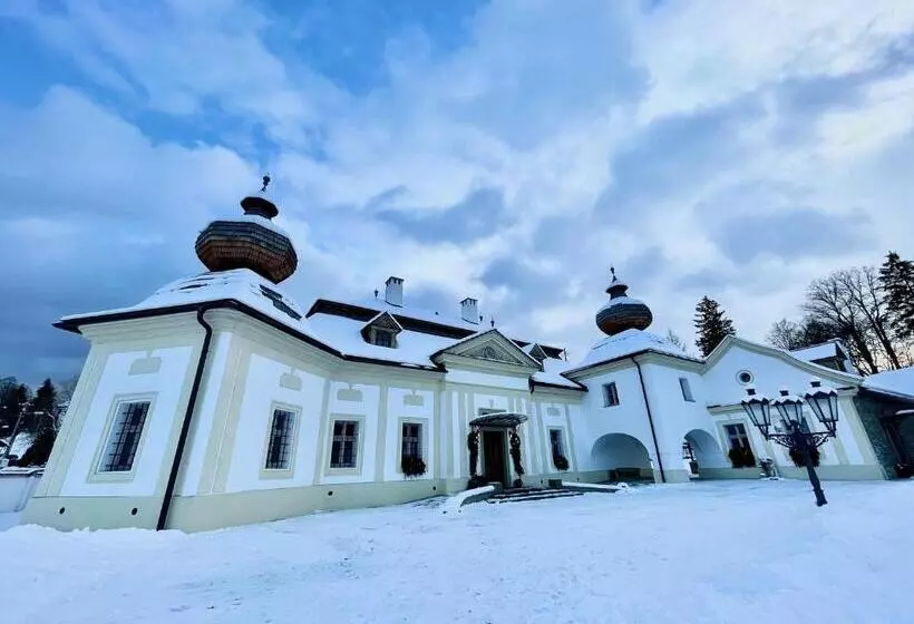 Hotelli Kaštieľ Kubínyi