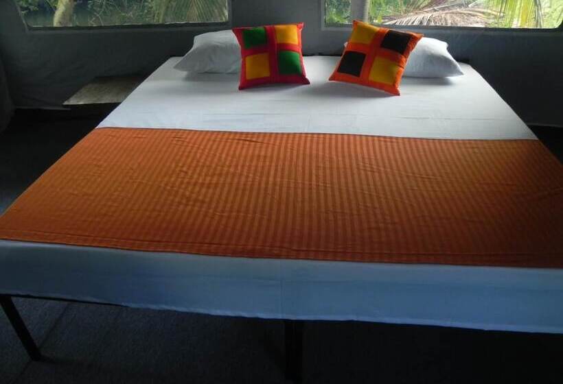 Hotelli Makulu Safari Camping