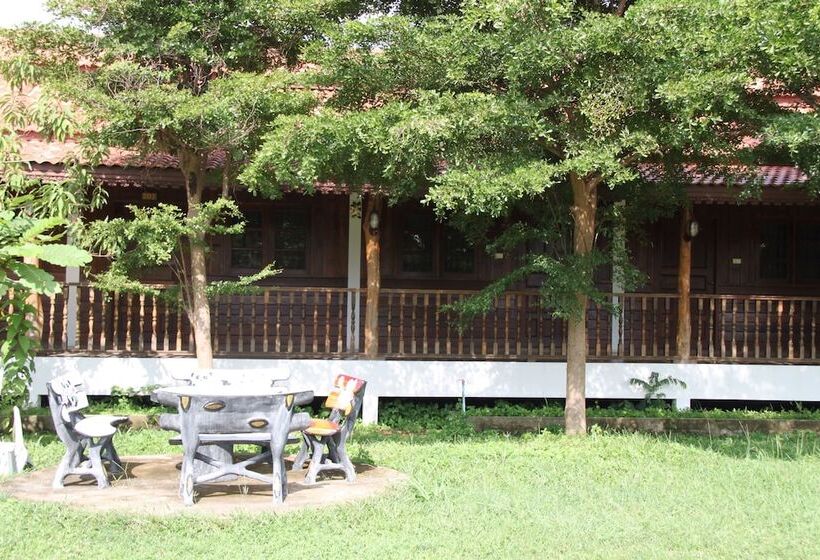 בית מלון כפרי Plaifah Resort Ubon