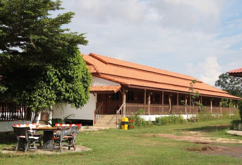 בית מלון כפרי Plaifah Resort Ubon
