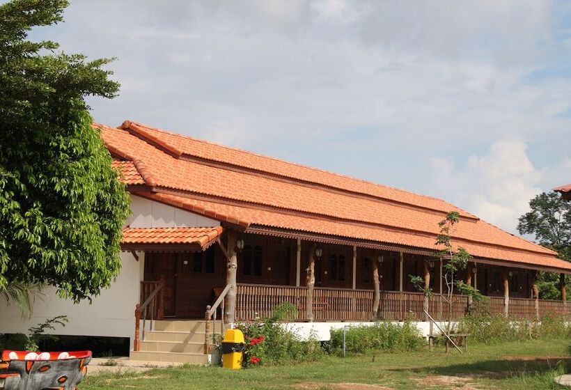 בית מלון כפרי Plaifah Resort Ubon