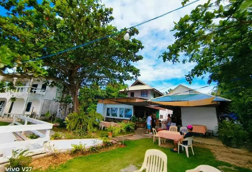 Hotelli Rene's Diverslounge Resort