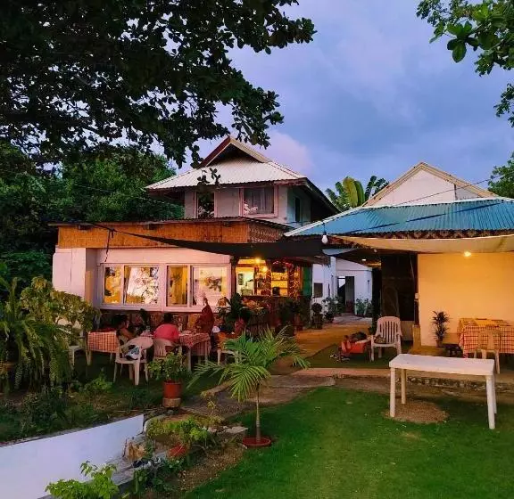 Hotelli Rene's Diverslounge Resort