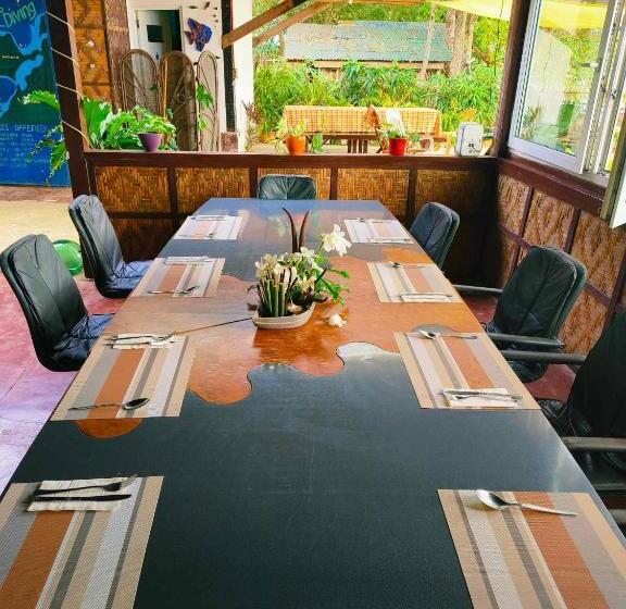 בית מלון כפרי Rene's Diverslounge Resort