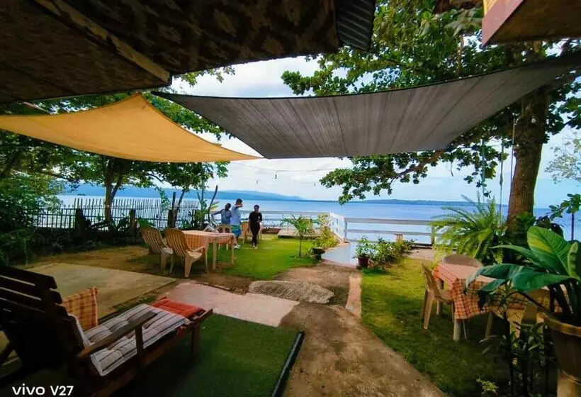 Hotelli Rene's Diverslounge Resort