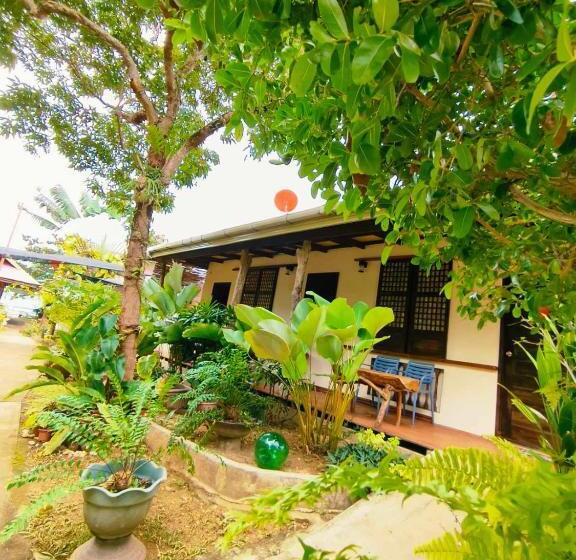 בית מלון כפרי Rene's Diverslounge Resort