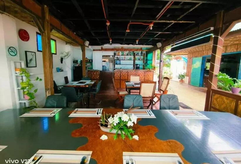 Hotelli Rene's Diverslounge Resort