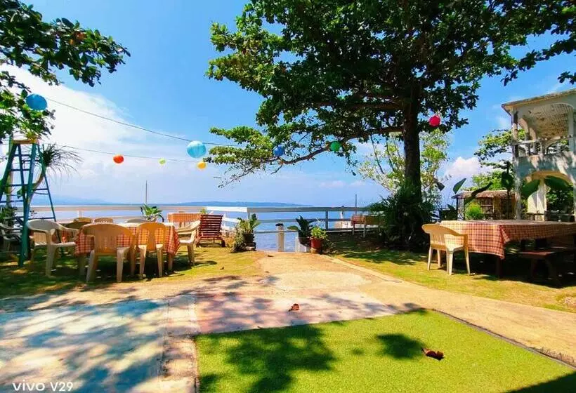 Hotelli Rene's Diverslounge Resort