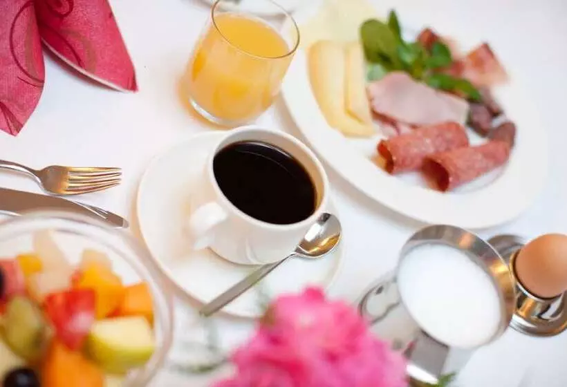 ホテル Thalhof Am See