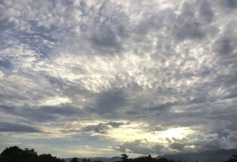 ホテル Worachat House