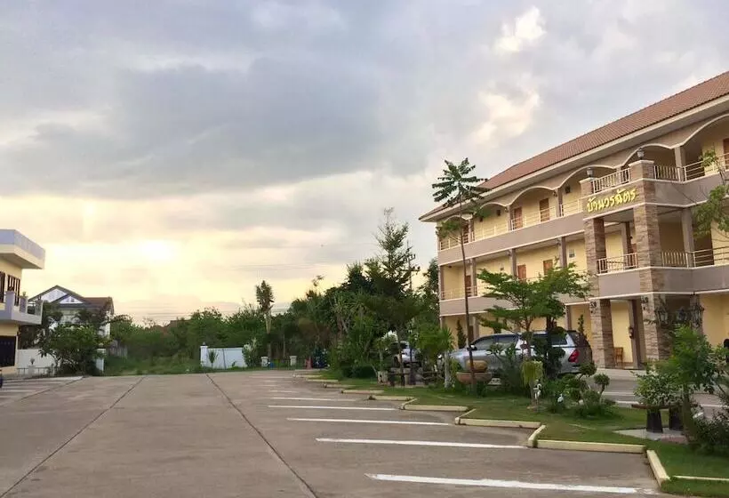 ホテル Worachat House