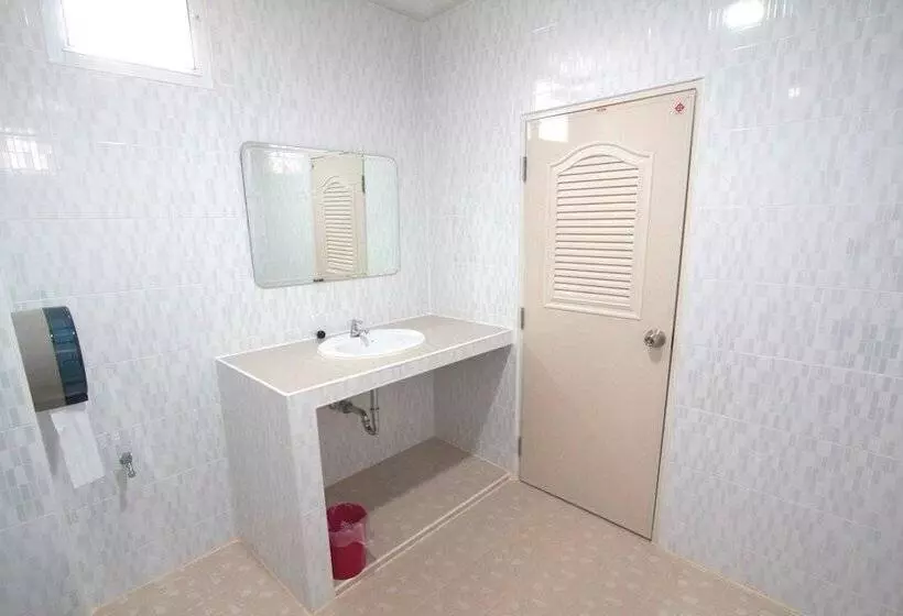 ホテル Worachat House