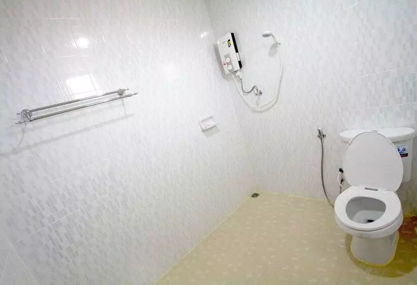 ホテル Worachat House