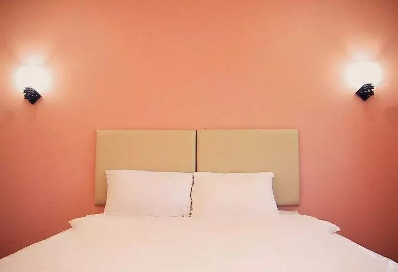 ホテル Worachat House