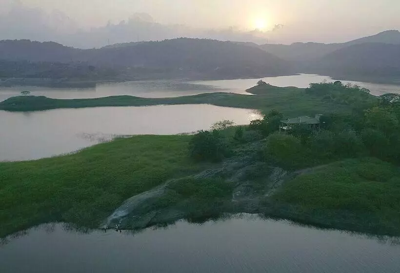 Lomakeskus Castle Palace Kandy