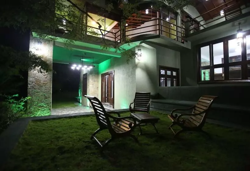 Lomakeskus Castle Palace Kandy