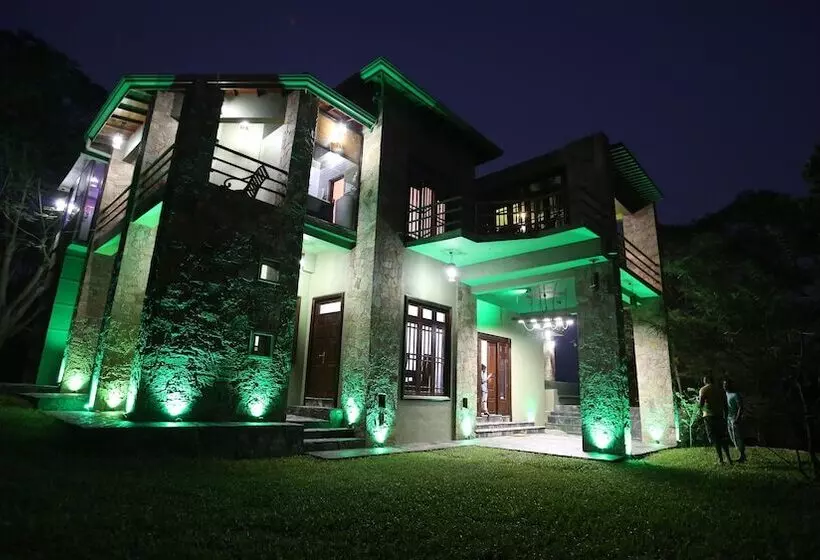 Lomakeskus Castle Palace Kandy