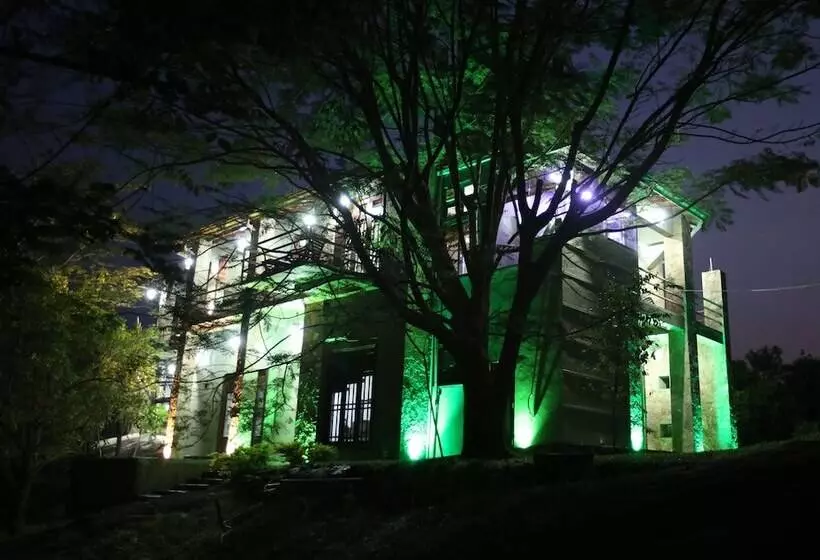 Lomakeskus Castle Palace Kandy