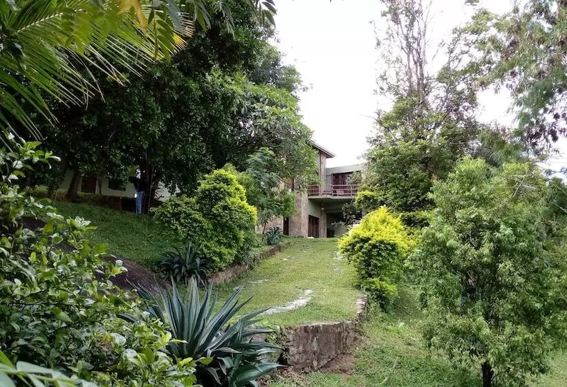 Lomakeskus Castle Palace Kandy