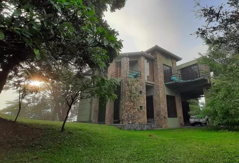 Lomakeskus Castle Palace Kandy