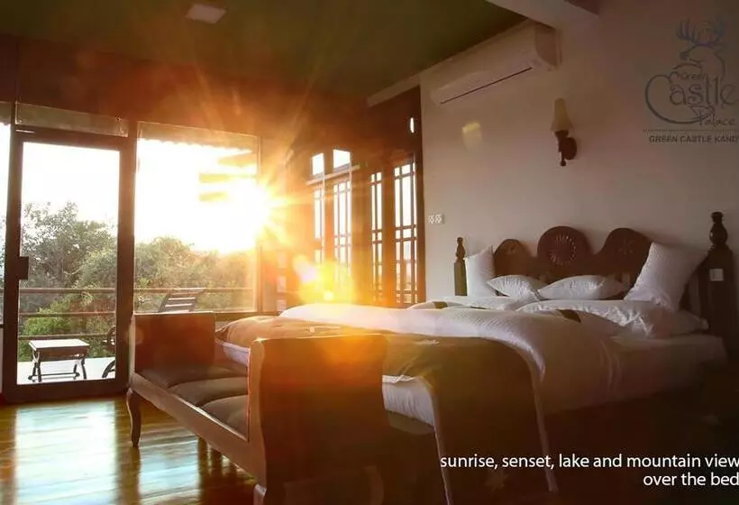 Lomakeskus Castle Palace Kandy