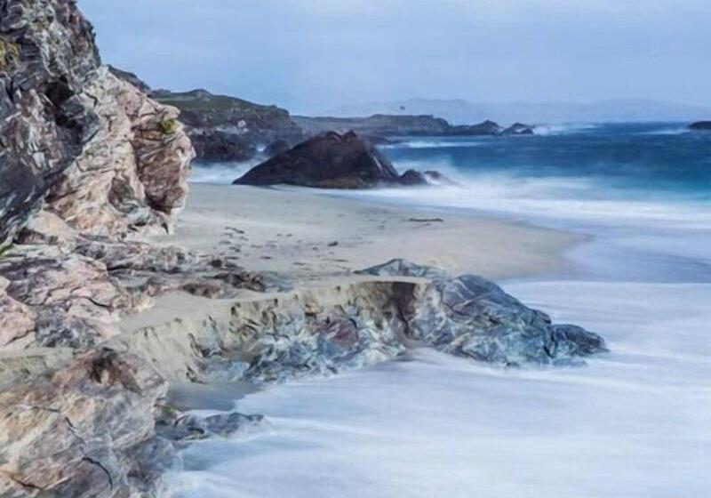 The Beach, Days Bar And B&b