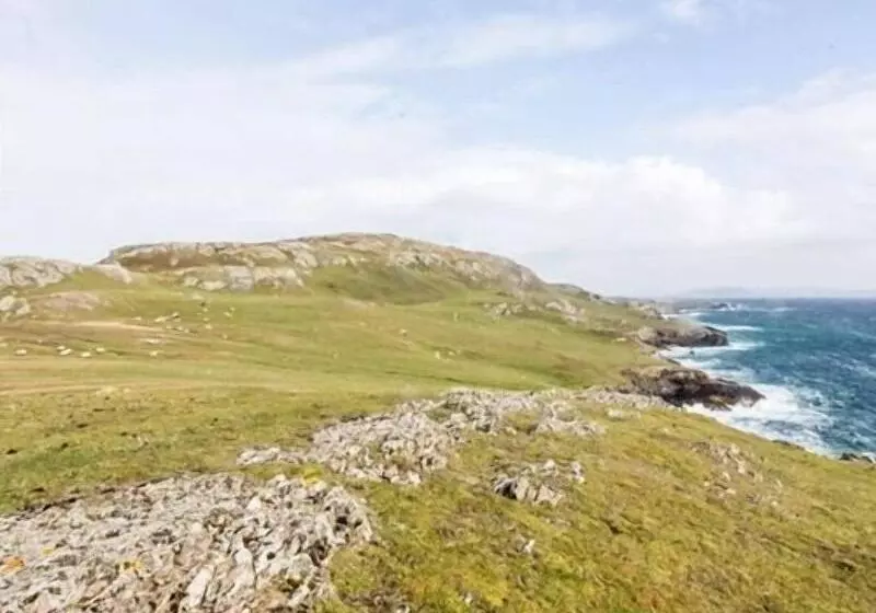 The Beach, Days Bar And B&b