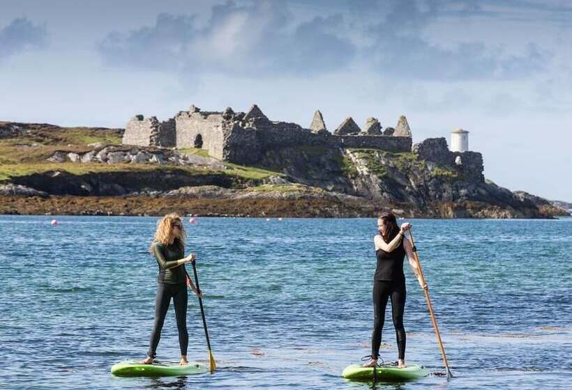 The Beach, Days Bar And B&b