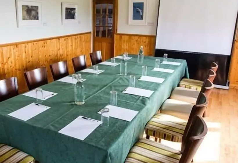 The Beach, Days Bar And B&b