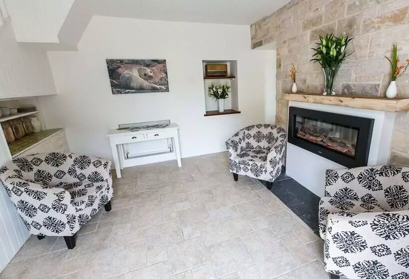 The Beach, Days Bar And B&b