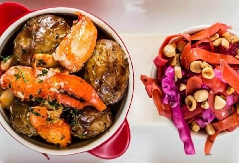 The Beach, Days Bar And B&b