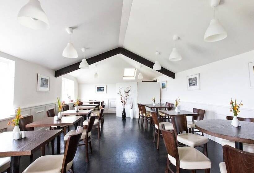 The Beach, Days Bar And B&b