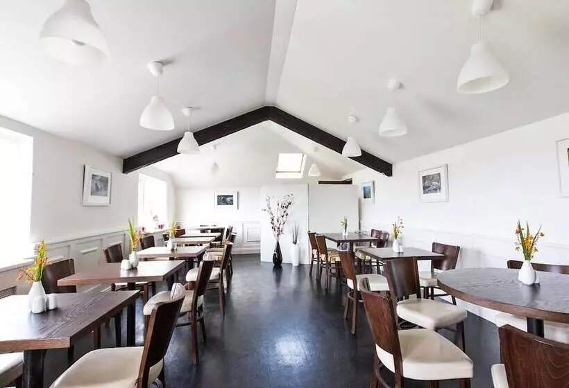 The Beach, Days Bar And B&b