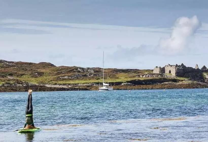 The Beach, Days Bar And B&b