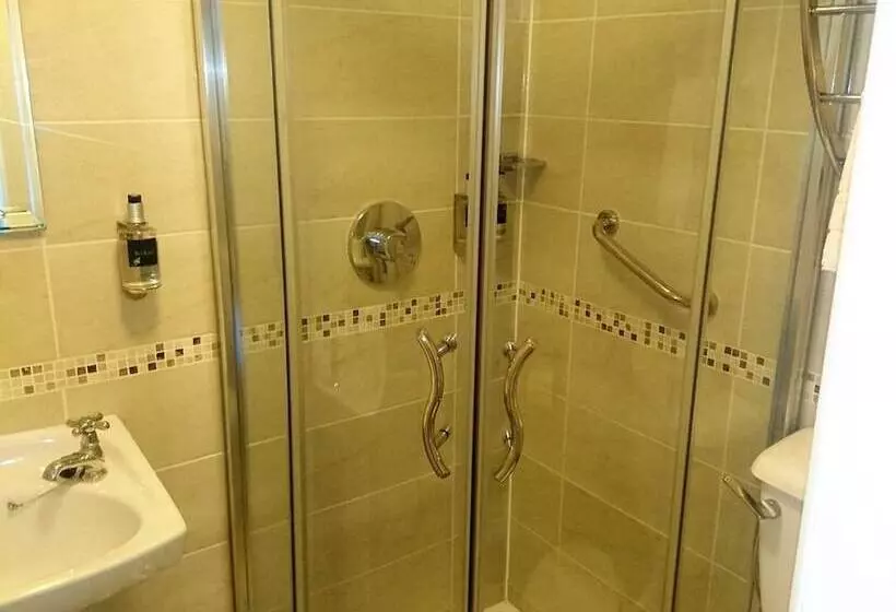 The Beach, Days Bar And B&b